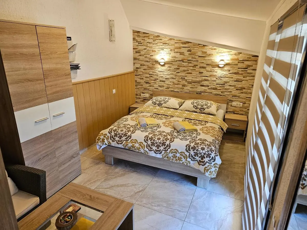 Apartments Maletic Pula 0*,  Croacia