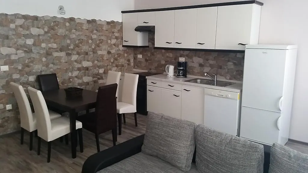 Apartments Maletic Pula 0*,